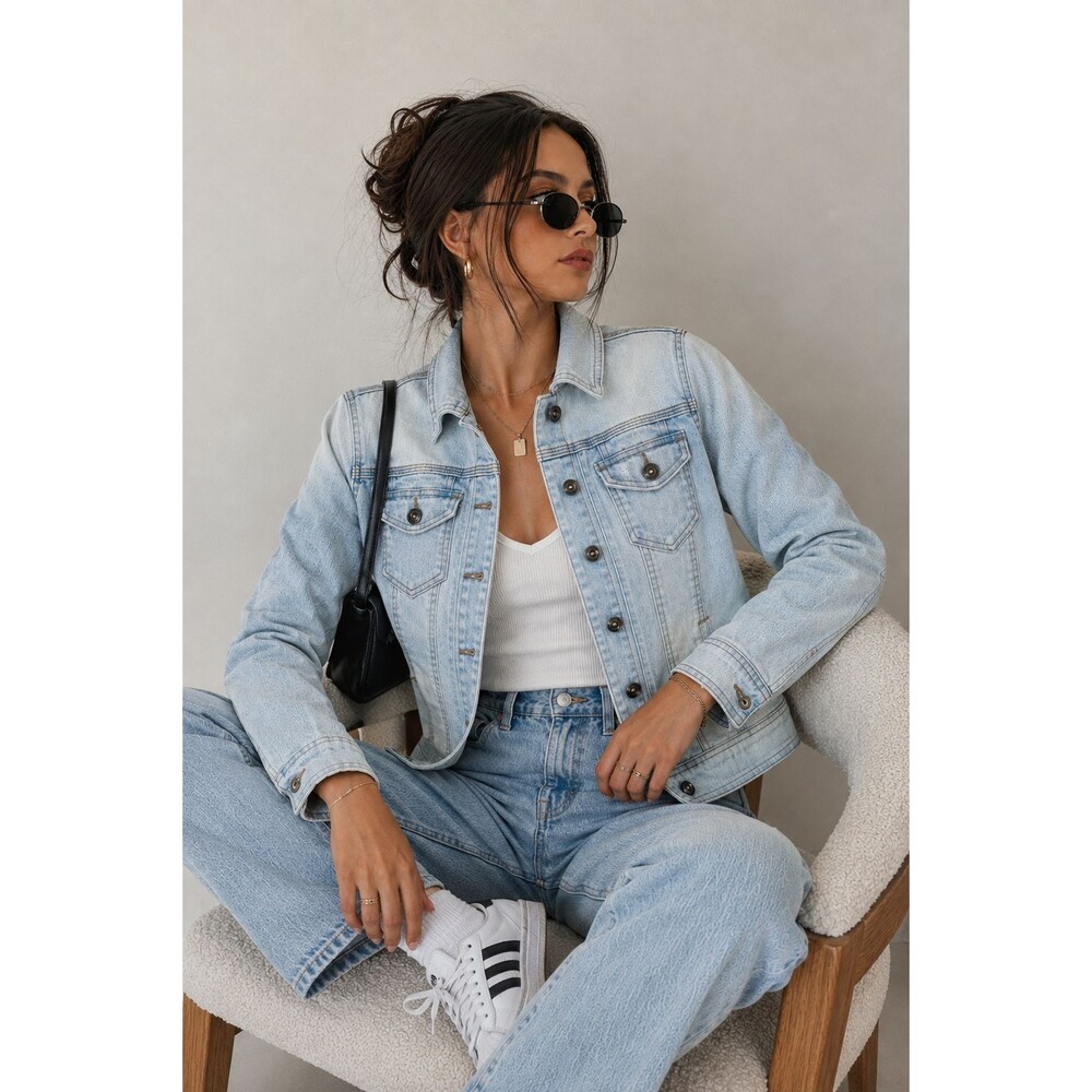 YMI Jeans Women M Light Wash Denim Jean Jacket Stretch Fitted Trucker Y2K